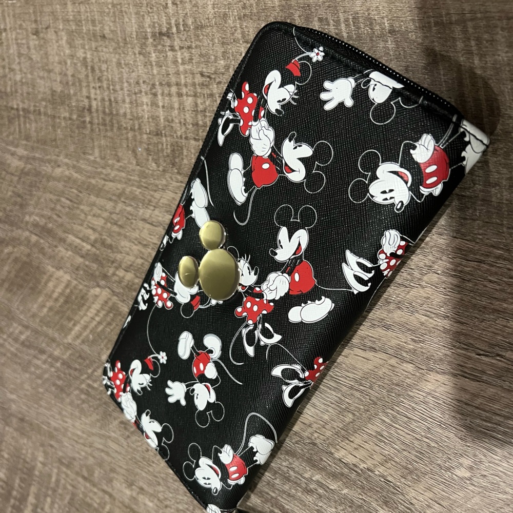 🖤 Mickey Mouse Black Zip Wallet EUC 🖤